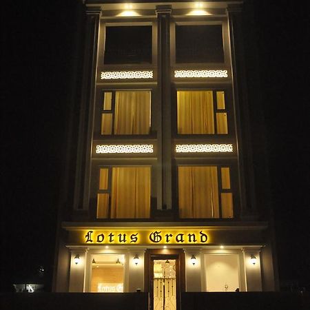 מלון Kālka Lotus Grand Akm מראה חיצוני תמונה